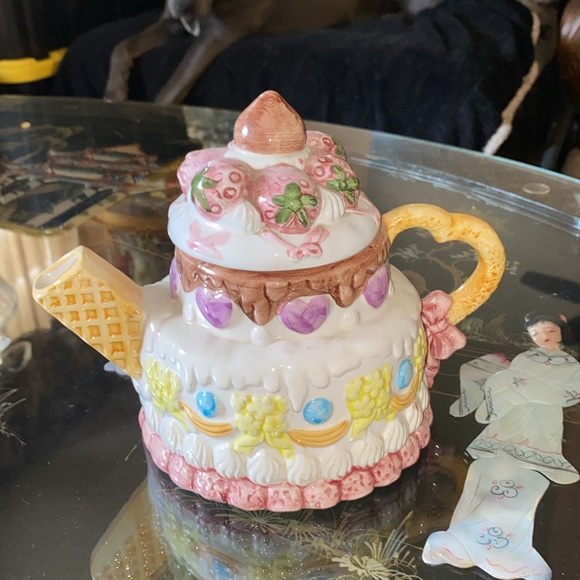 Vintage Strawberry Short Cake Teapot with Waffle Cone Handle - Picture 3 of 6